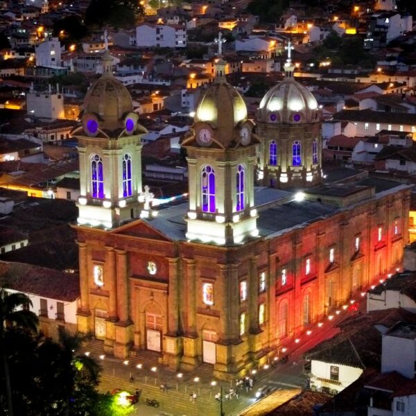Conocer Colombia a través de su cultura: proyectos de turismo sostenible que usan CoCrea